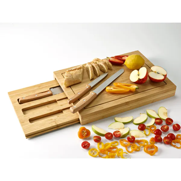 kit churrasco personalizado com 2 de tábuas em bambu com 3 facas inclusas kit churrasco personalizado com 2 de tábuas em bambu com 3 facas inclusas